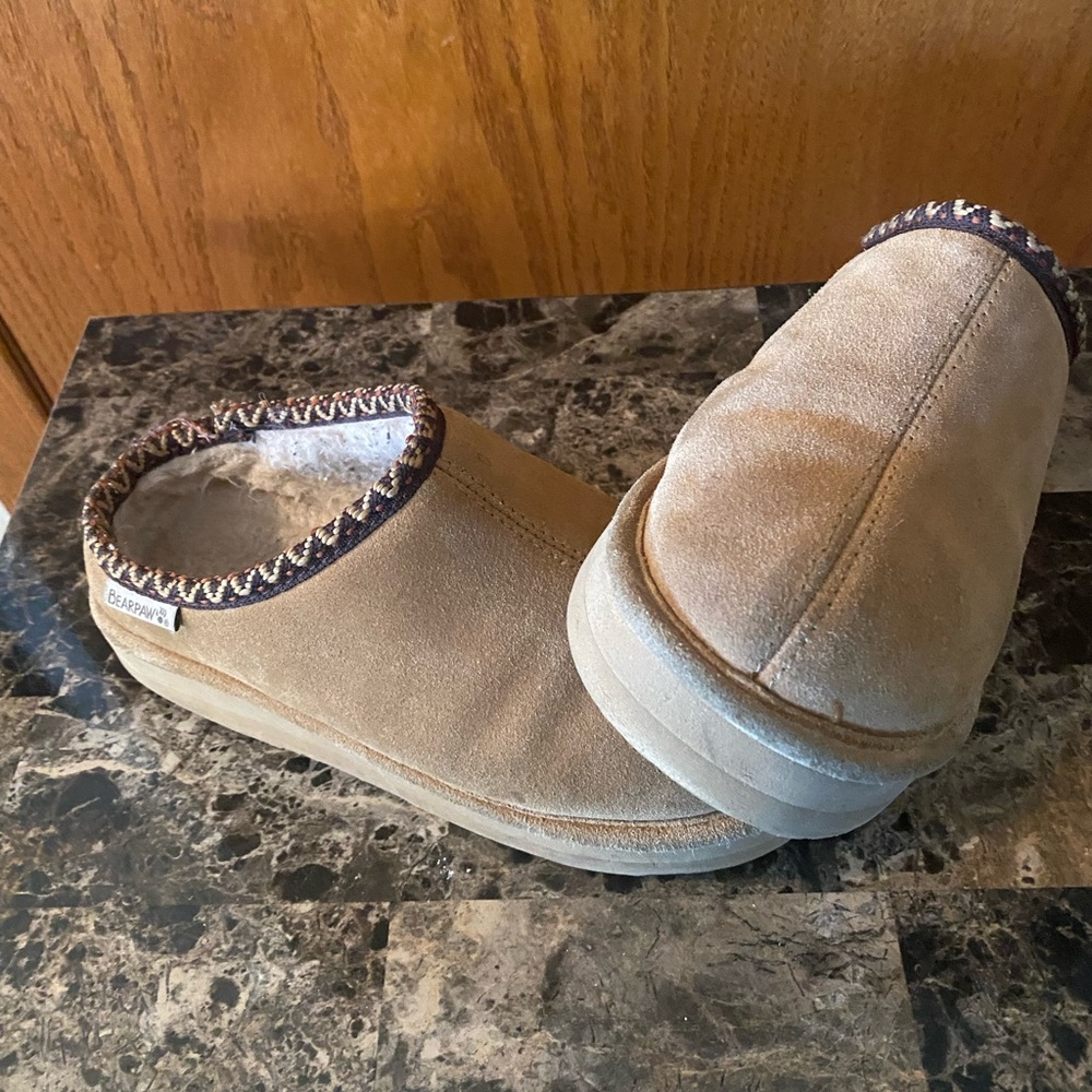 BearPaw Suede clogs size 6